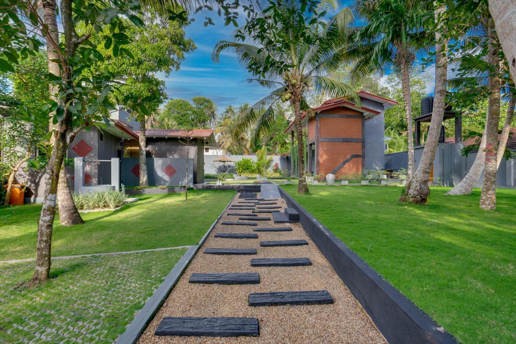 Hasthri Boutique Red Chalet In Ahangama With Pool Near Beach Kültér fotó